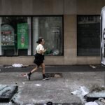 Trump dice que Francia «está en llamas» y «destrozado» por la inmigración