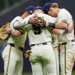 Los Cerveceros pegan primero en la Serie Mundial; Milwaukee vence a Rays en el Juego 1