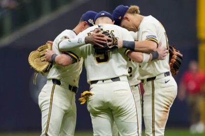 Los Cerveceros pegan primero en la Serie Mundial; Milwaukee vence a Rays en el Juego 1