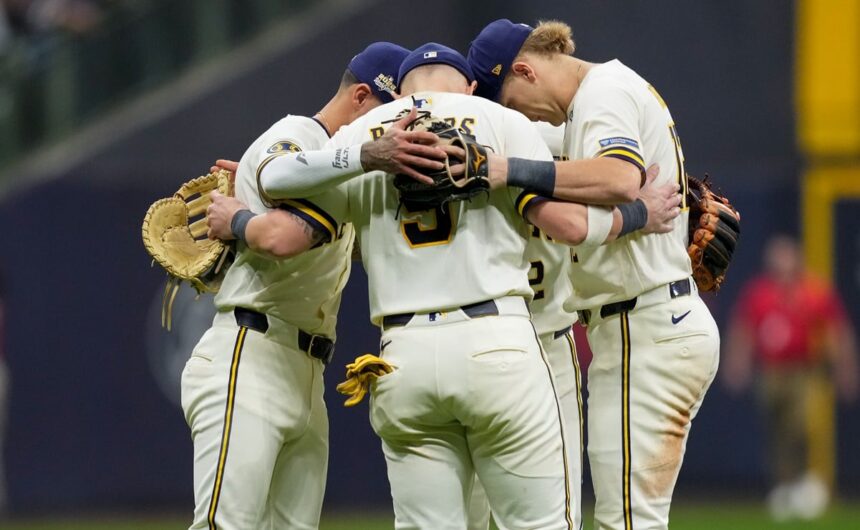 Los Cerveceros pegan primero en la Serie Mundial; Milwaukee vence a Rays en el Juego 1