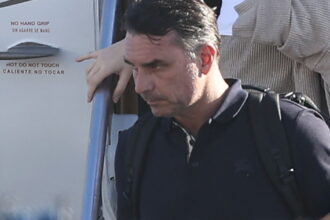 Videos muestran la llegada de Flávio Bolsonaro a Miami tras perder las elecciones contra Lula y huir de Brasil