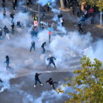 Qué hay detrás de las protestas en Francia y por qué decretaron toques de queda