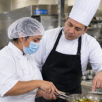 La Embajada de EU en México busca chef y ofrece 20,800 pesos al mes para cocinar en la residencia del embajador