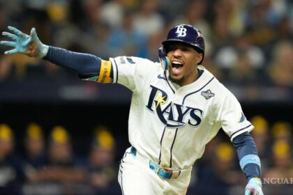Rays dejan tendidos a Brewers y ponen la Serie Mundial 3-1